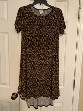 Lularoe NWOT Pretty Floral Stretchy/Slinky Fabric Hi-low Carly Swing Dress